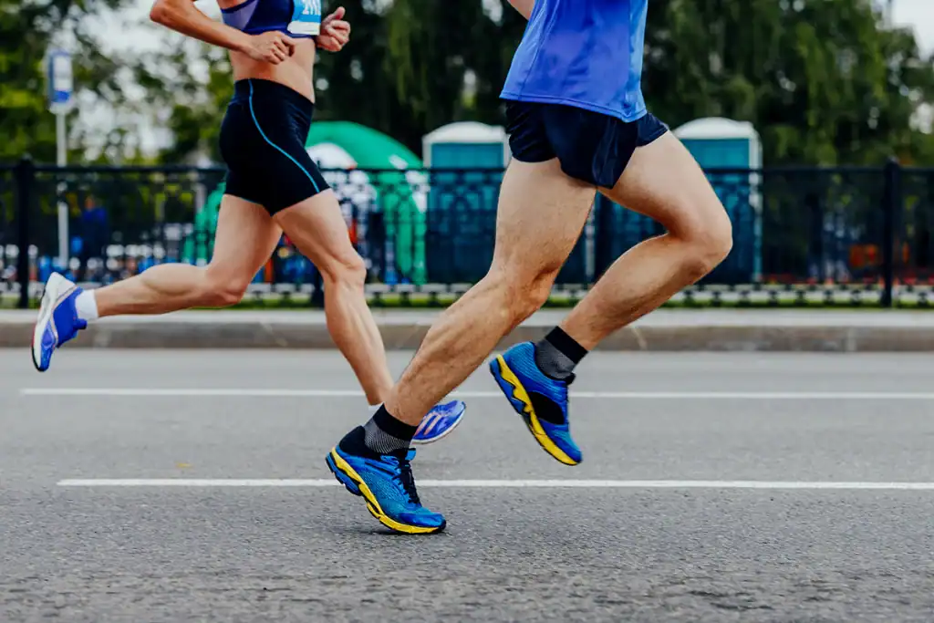 runners during race after completing advanced half marathon training plan